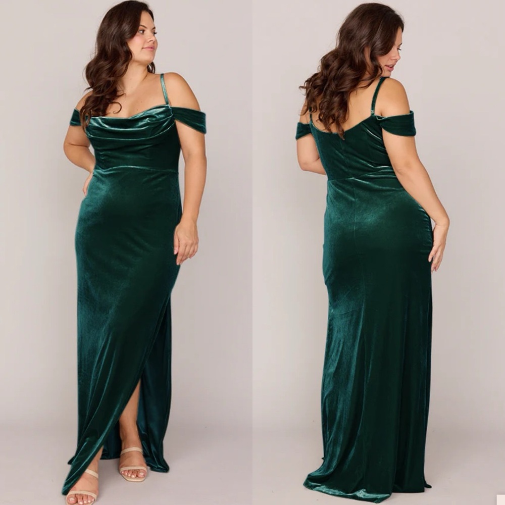 Revelry | Sienna Emerald Velvet Maxi Dress